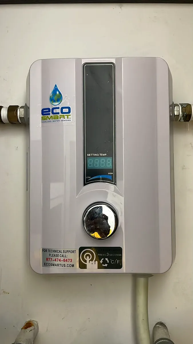 Calentador eléctrico EcoSmart con pantalla