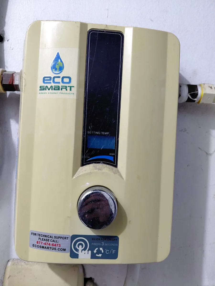 Calentador eléctrico EcoSmart instalado